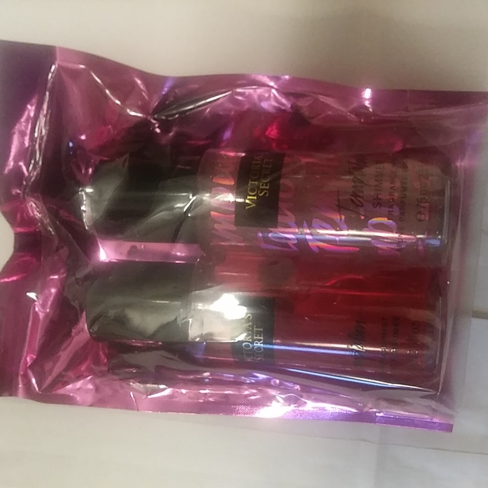 2 piece Victoria secret body mist new in package